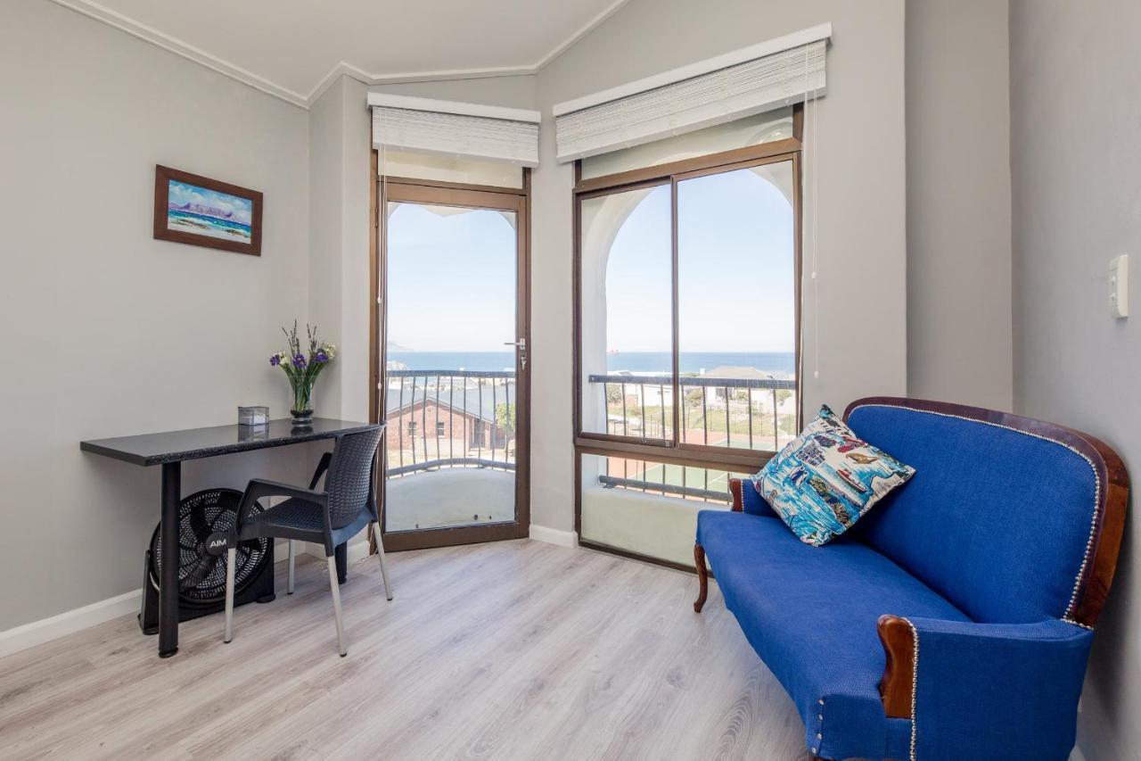 Big Blue Accommodation Bloubergstrand Exterior photo