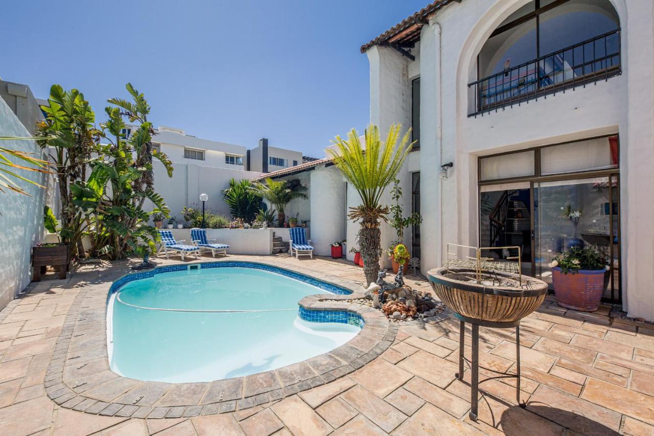 Big Blue Accommodation Bloubergstrand Exterior photo